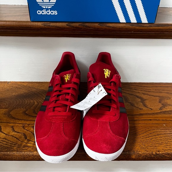 Adidas Gazelle Manchester United Low Cut Shoes New NIB Various Sizes - Picture 2 of 10